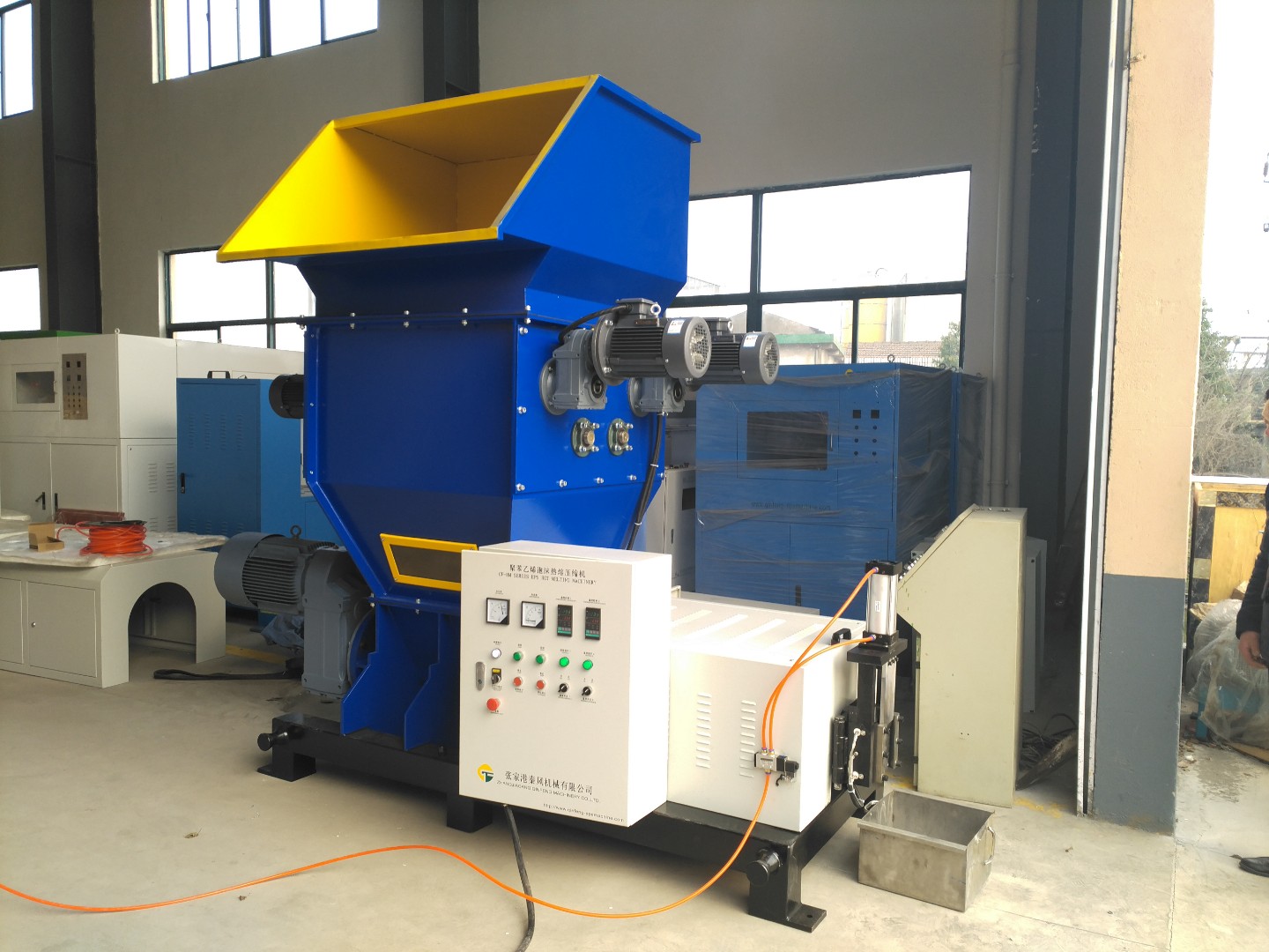 戰(zhàn)略性包裝轉(zhuǎn)型與EPS回收壓實機(jī)